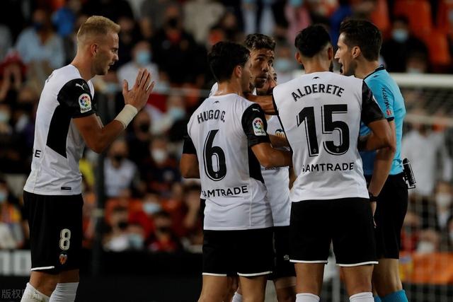 李添荣30分上海不敌首钢遭5连败 曾凡博10分